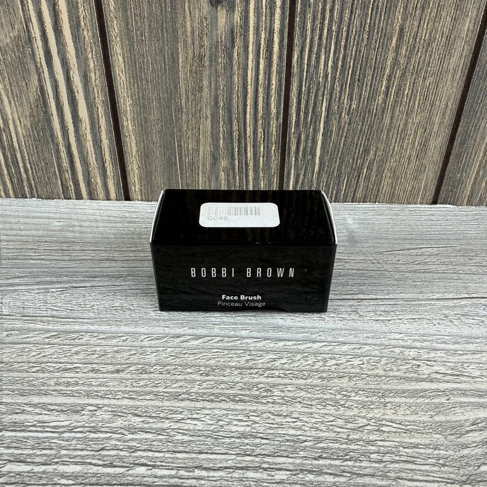 BOBBI BROWN - FACE BRUSH TRAVEL SIZE - 100% AUTHENTIC NIB  MSRP $34